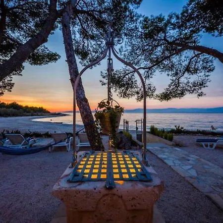 Holiday Periska- On The Beach Holiday home Mirca (Brac)