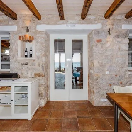 Holiday Periska- On The Beach Holiday home Mirca (Brac)